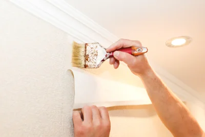 Pose de papier peint au Douhet — revêtements muraux et toiles de verre